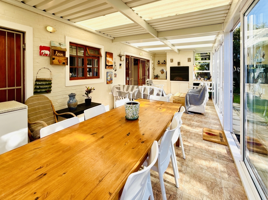 3 Bedroom Property for Sale in Sandbaai Western Cape